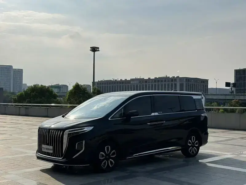 2022 Hongqi HQ9 с пробегом 50 000 км