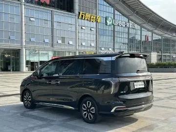 2022 Hongqi HQ9 с пробегом 50 000 км