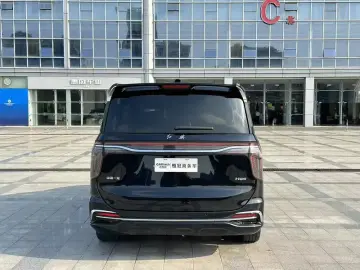 2022 Hongqi HQ9 с пробегом 50 000 км