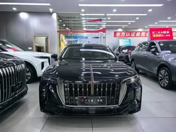 2025 Hongqi H9 с пробегом 12 000 км