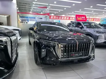 2025 Hongqi H9 с пробегом 12 000 км