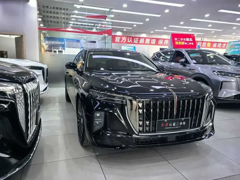 2025 Hongqi H9 с пробегом 12 000 км