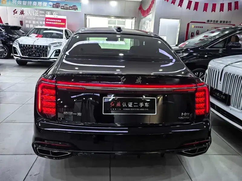 2025 Hongqi H9 с пробегом 12 000 км