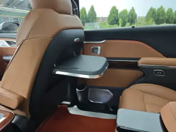2022 Hongqi HQ9 с пробегом 58 000 км
