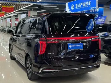 2022 Hongqi HQ9 с пробегом 39 000 км