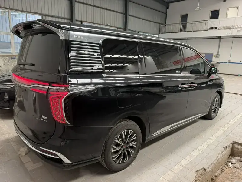 2024 Hongqi HQ9 с пробегом 29 000 км