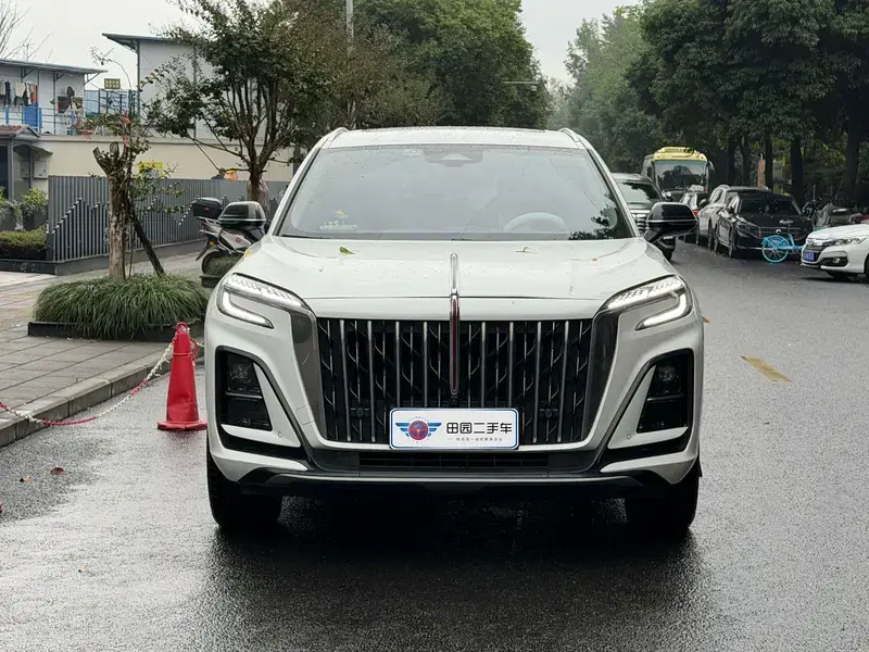 2024 Hongqi HS3 с пробегом 38 000 км