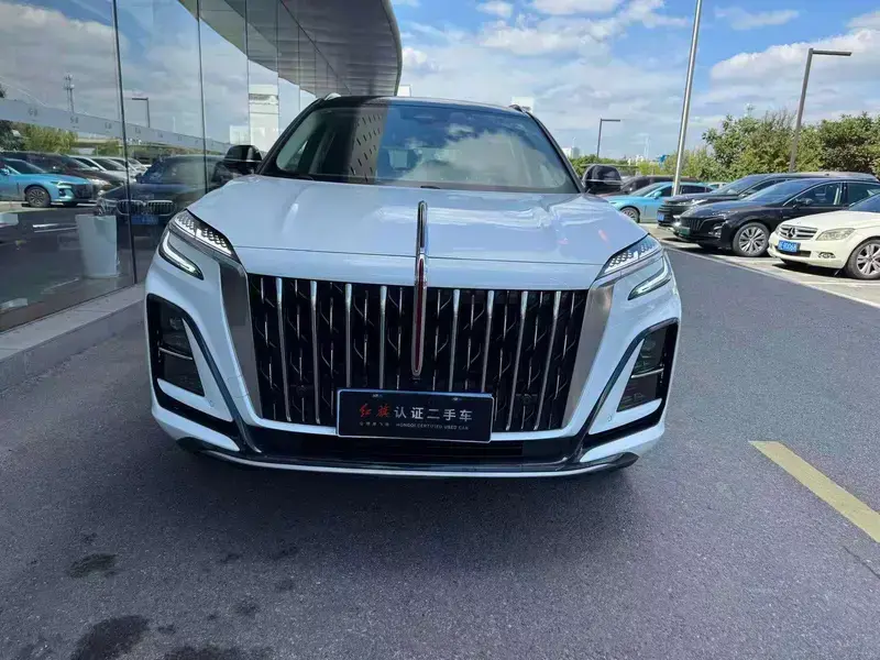2025 Hongqi HS3 с пробегом 16 000 км