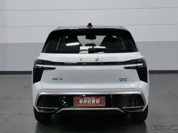 2023 Hongqi HS3 с пробегом 48 900 км