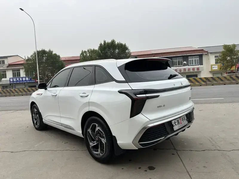 2024 Hongqi HS3 с пробегом 40 000 км