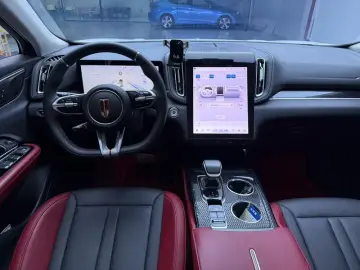 2023 Hongqi HS3 с пробегом 21 200 км