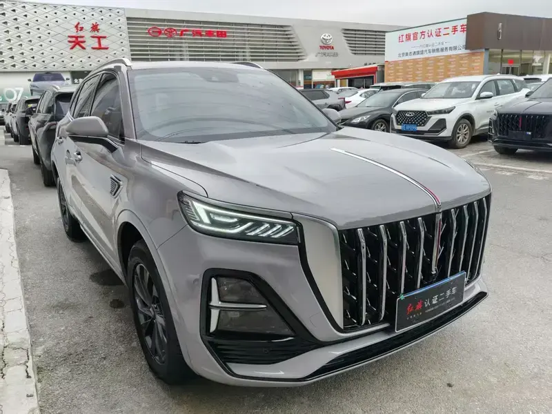 2023 Hongqi HS5 с пробегом 16 000 км