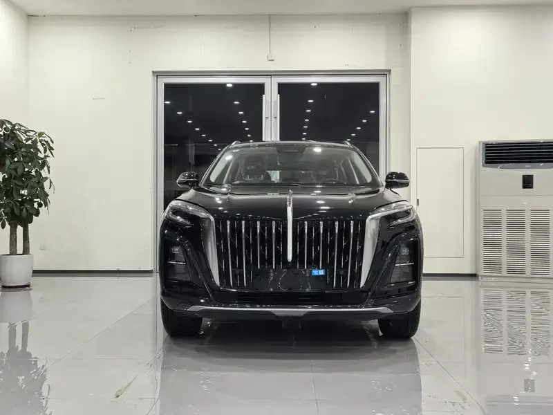 2025 Hongqi HS3 с пробегом 100 км