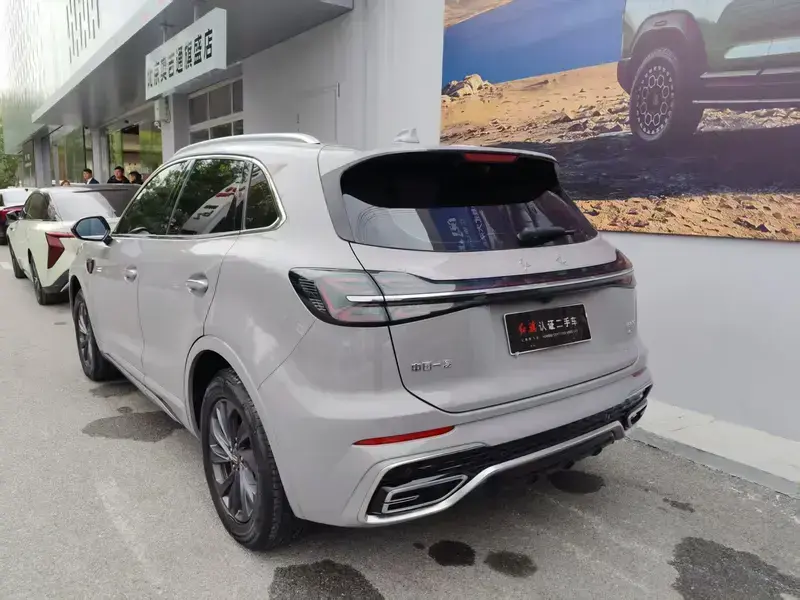 2023 Hongqi HS5 с пробегом 16 000 км