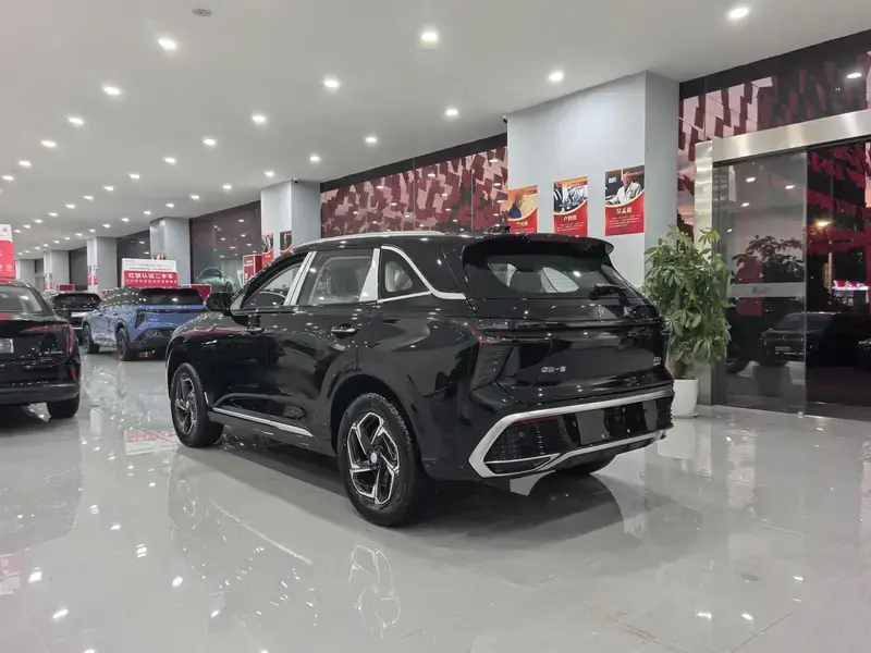 2025 Hongqi HS3 с пробегом 100 км
