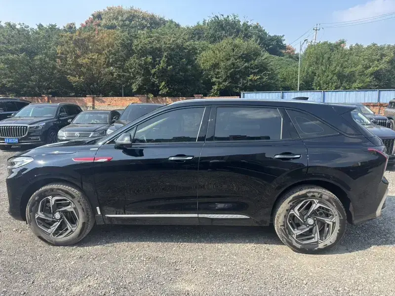2024 Hongqi HS3 с пробегом 8 300 км