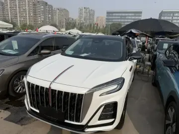 2024 Hongqi HS3 с пробегом 15 000 км
