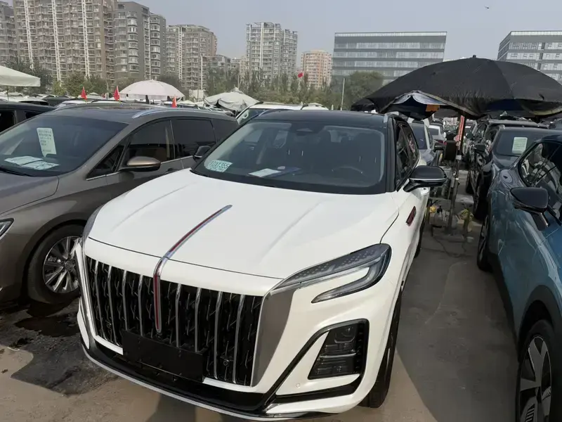 2024 Hongqi HS3 с пробегом 15 000 км