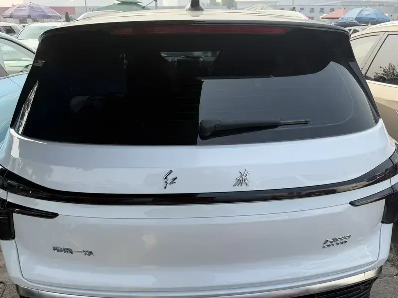 2024 Hongqi HS3 с пробегом 15 000 км