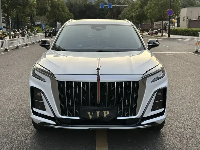 2024 Hongqi HS3 с пробегом 35 000 км