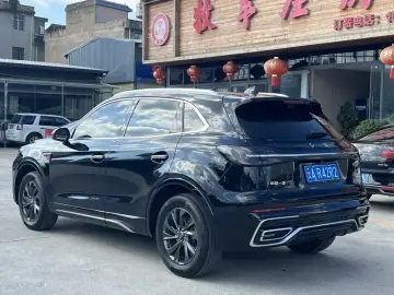 2023 Hongqi HS5 с пробегом 30 000 км
