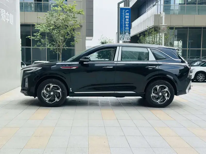 2024 Hongqi HS3 с пробегом 100 км