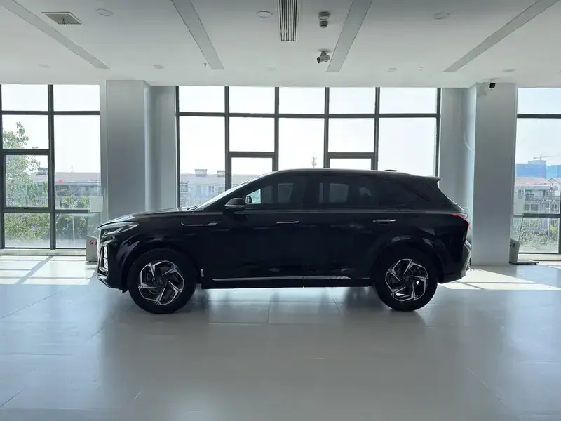 2023 Hongqi HS3 с пробегом 29 200 км