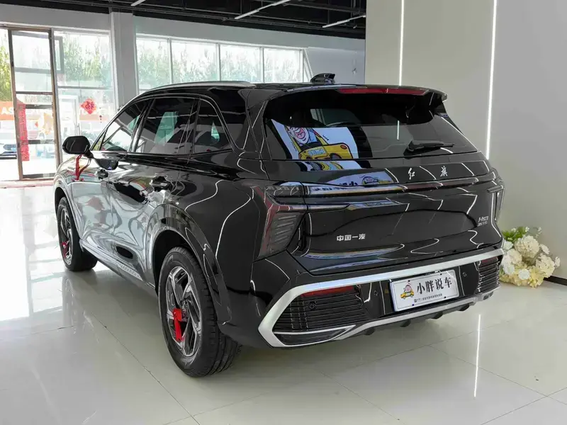 2023 Hongqi HS3 с пробегом 15 000 км
