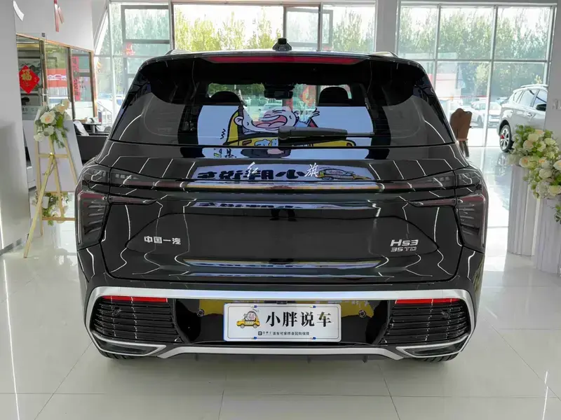 2023 Hongqi HS3 с пробегом 15 000 км