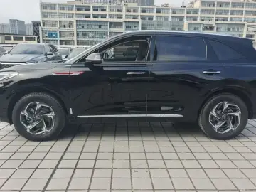 2023 Hongqi HS3 с пробегом 11 000 км