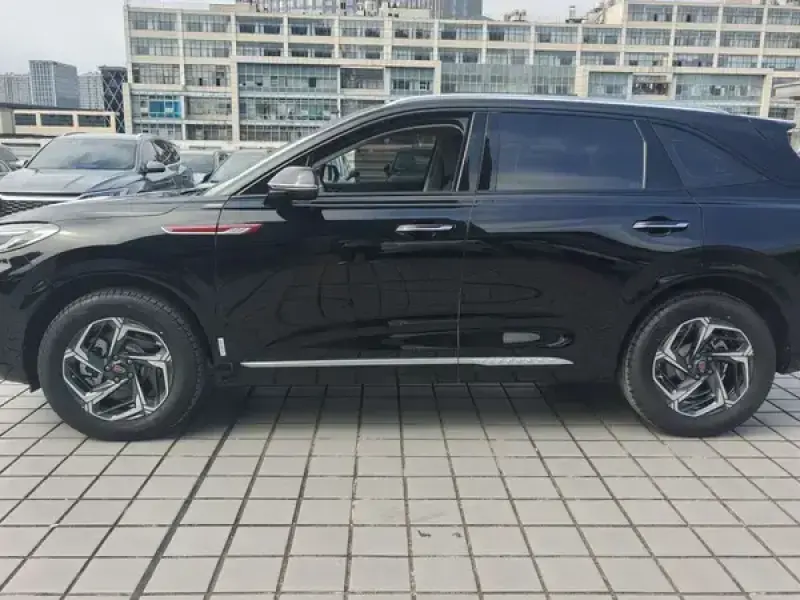2023 Hongqi HS3 с пробегом 11 000 км