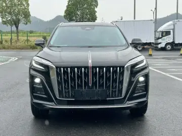 2024 Hongqi HS3 с пробегом 8 000 км