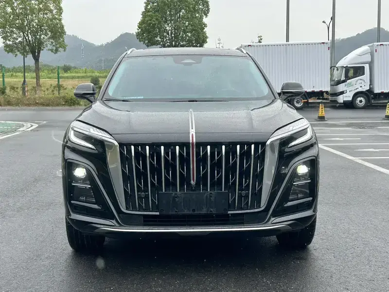 2024 Hongqi HS3 с пробегом 8 000 км