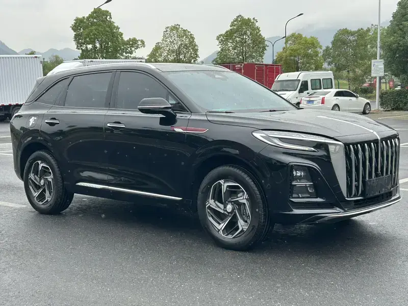 2024 Hongqi HS3 с пробегом 8 000 км