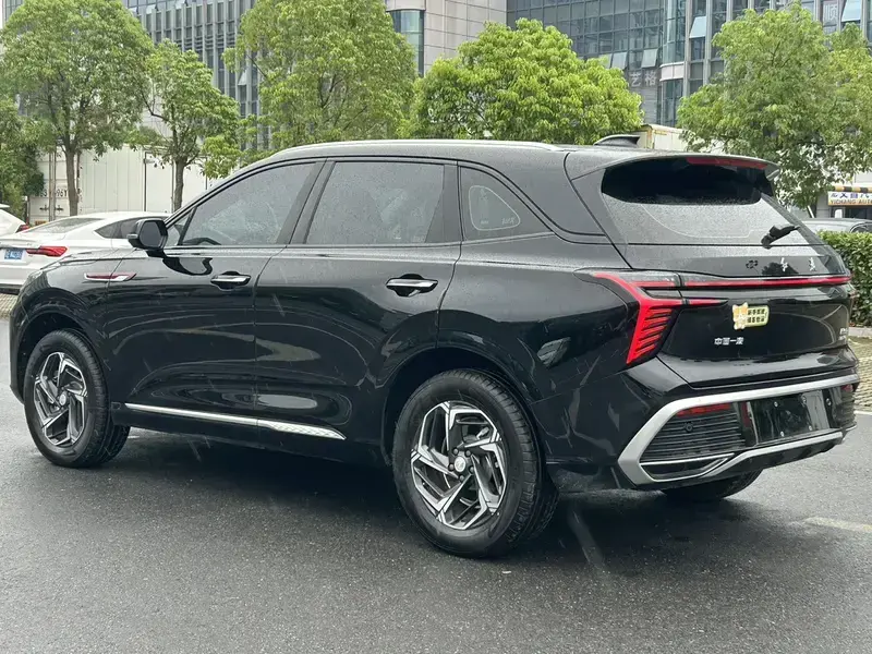 2024 Hongqi HS3 с пробегом 8 000 км