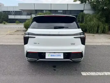 2024 Hongqi HS3 с пробегом 9 500 км