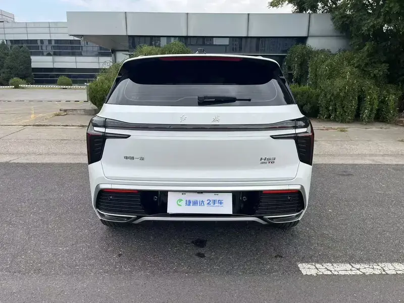 2024 Hongqi HS3 с пробегом 9 500 км