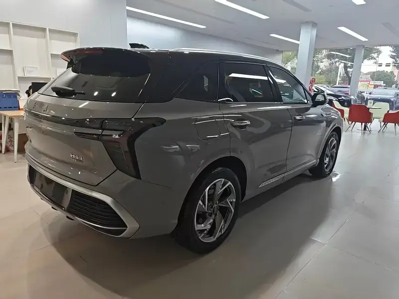 2023 Hongqi HS3 с пробегом 45 000 км