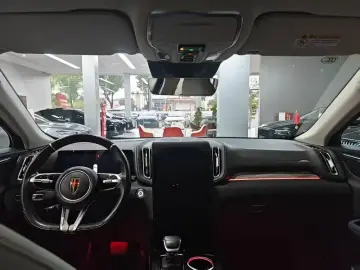2023 Hongqi HS3 с пробегом 45 000 км