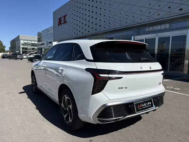 2024 Hongqi HS3 с пробегом 36 000 км