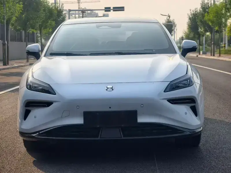 2022 Hycan A06 с пробегом 9 000 км