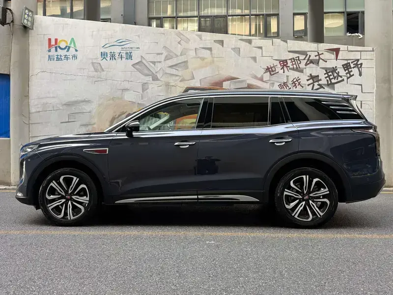 2023 Hongqi HS7 с пробегом 21 000 км