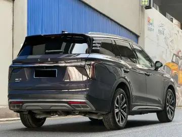2023 Hongqi HS7 с пробегом 21 000 км