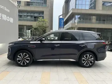 2023 Hongqi HS7 с пробегом 11 000 км