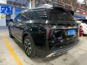 2023 Hongqi HS7 с пробегом 25 000 км