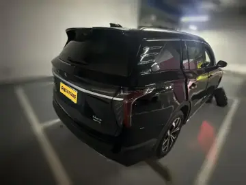 2023 Hongqi HS7 с пробегом 36 500 км