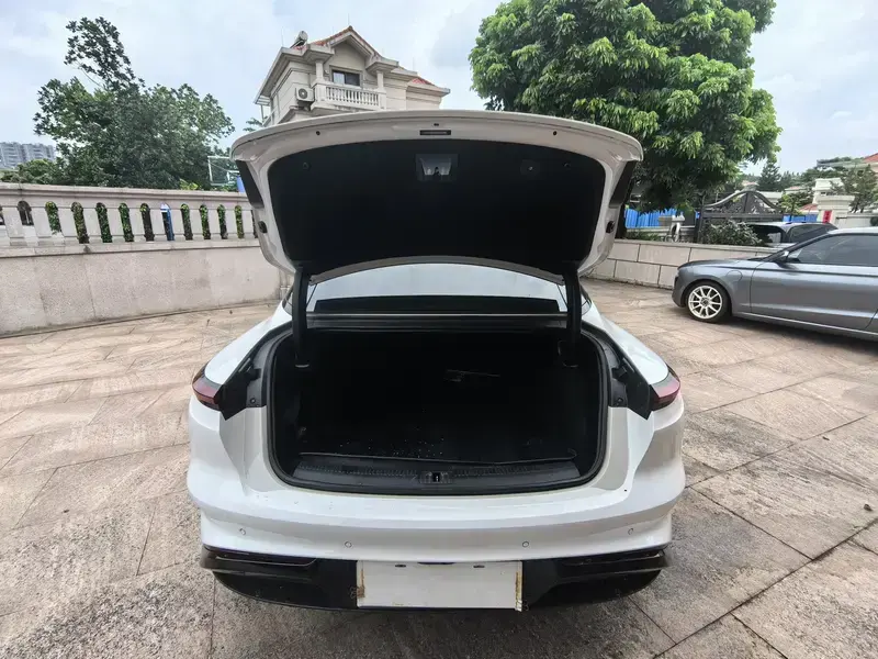 2022 IM Motors (Zhiji) L7 с пробегом 120 000 км