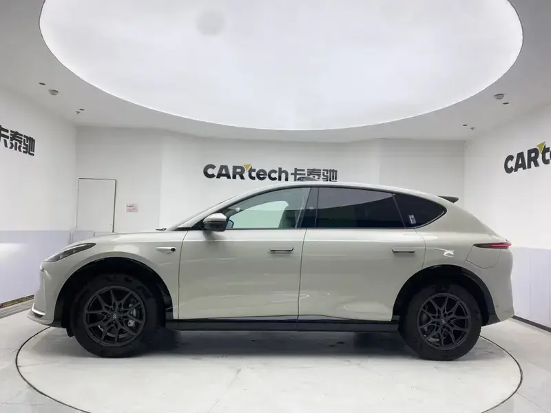 2024 IM Motors (Zhiji) LS7 с пробегом 100 км