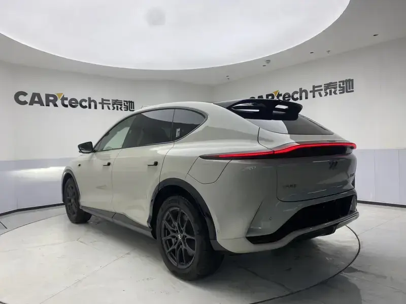 2024 IM Motors (Zhiji) LS7 с пробегом 100 км