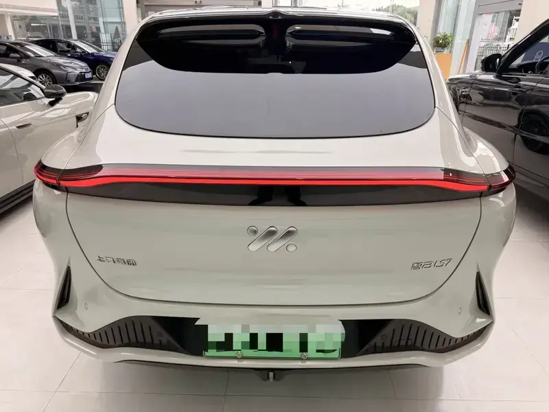 2024 IM Motors (Zhiji) LS7 с пробегом 22 000 км